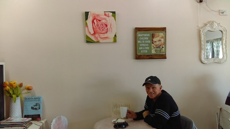 The vintage cafe photo 10