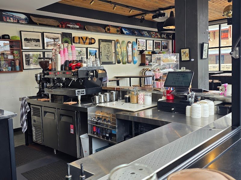 Kokomo's Livid Skate Cafe photo 8